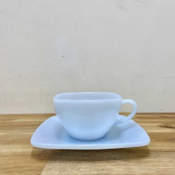 Fire King cup & saucer 【6590】