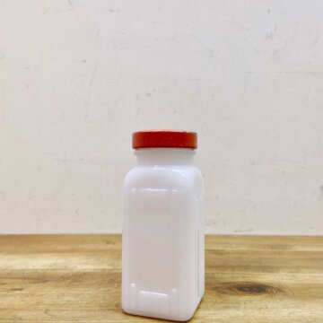 Vintage Milk Glass Shaker【7974】