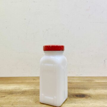 Vintage Milk Glass Shaker【7971】