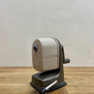 Vintage Pencil Sharpener【B9440】