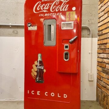 CoCa-Cola Vending Machine【B4424】