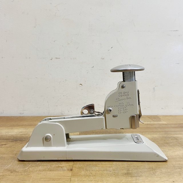 Vintage Desktop Stapler 【B5589】 - 画像 (6)