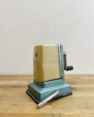 Vintage Pencil sharpener【B6013】
