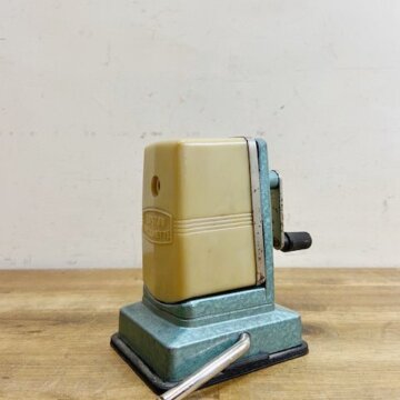 Vintage Pencil sharpener【B6013】