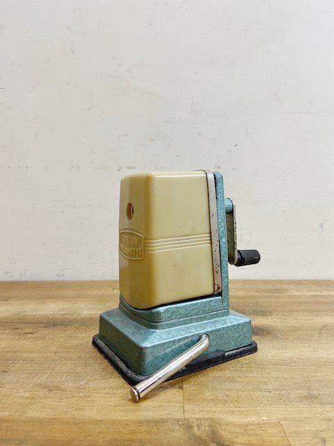 Vintage Pencil sharpener【B6013】