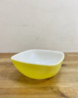 Vintage Pyrex Square Bowl【B5358】