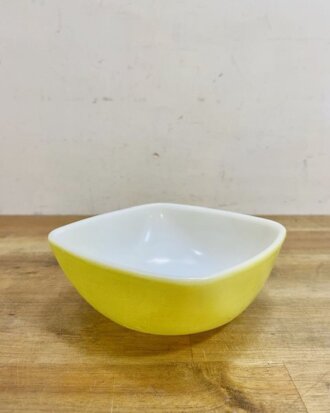 Vintage Pyrex Square Bowl【B5357】