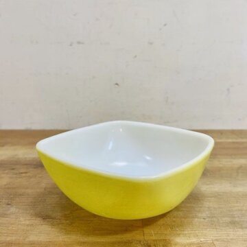Vintage Pyrex Square Bowl【B5357】