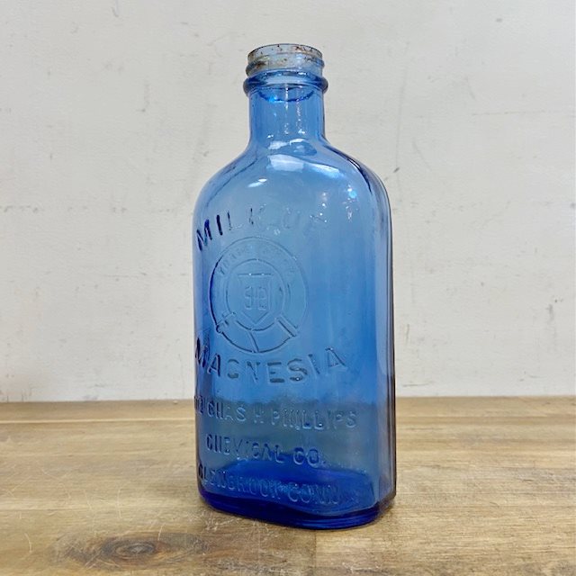 Vintage Blue Glass Bottle【B5291】 - 画像 (2)
