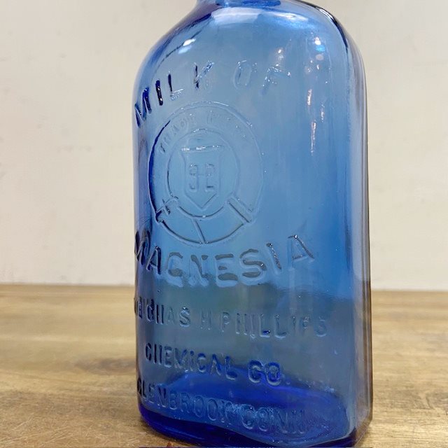 Vintage Blue Glass Bottle【B5291】 - 画像 (8)