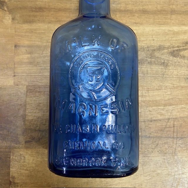 Vintage Blue Glass Bottle【B5291】 - 画像 (10)