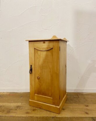 Vintage Pine Cabinet【B7112】